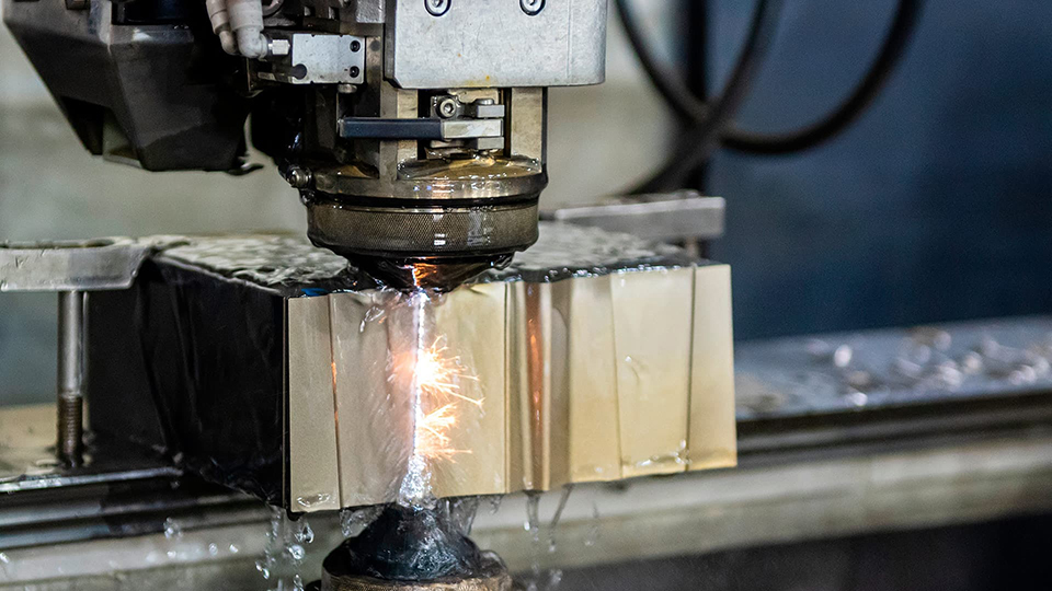 maquinaria-de-corte-por-hilo-hyf-autopartes